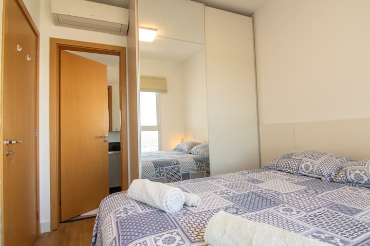 Quarto com cama de casal