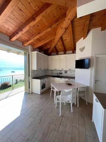 Eliland Lake View con piscina gallery image 4