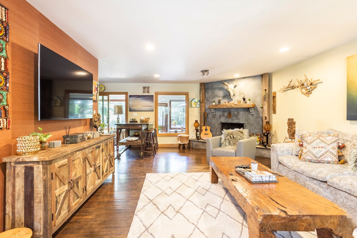 Top Airbnb: Hampton Waterview Gorgeous Yard w/Pool /Pizza Oven in Hampton Bays