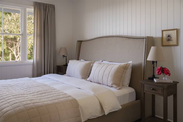 Elsie’s Cottage. Luxury Listing. gallery image 5