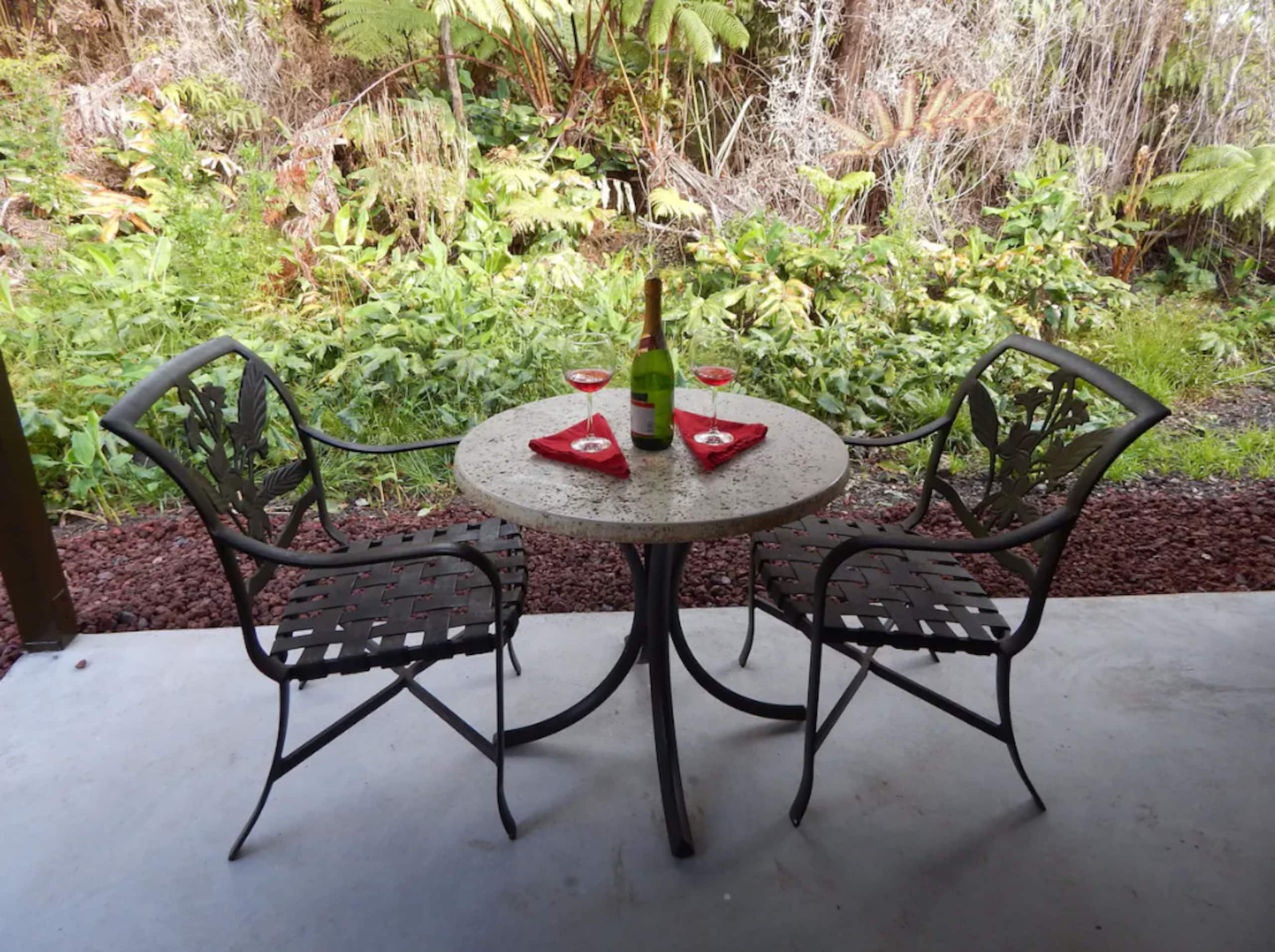 Cool forest getaway with hot tub - Photo 2