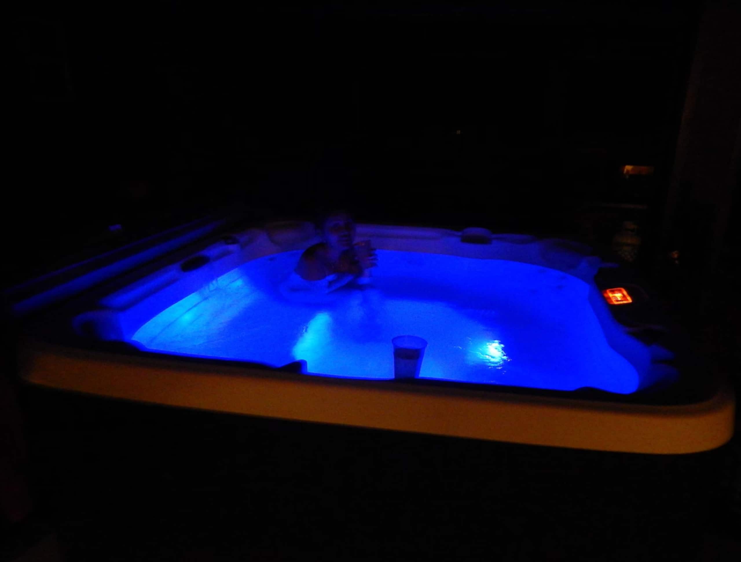 Cool forest getaway with hot tub - Photo 4