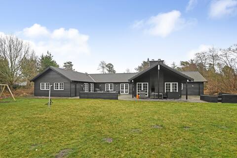 Well-maintained Luxury summerhouse for 24 people