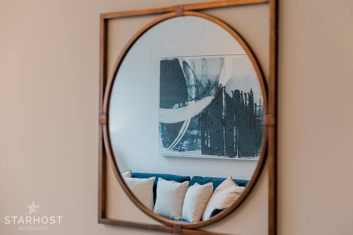 Beautiful 2-bed apartment with pool in Nine Elms. gallery image 4