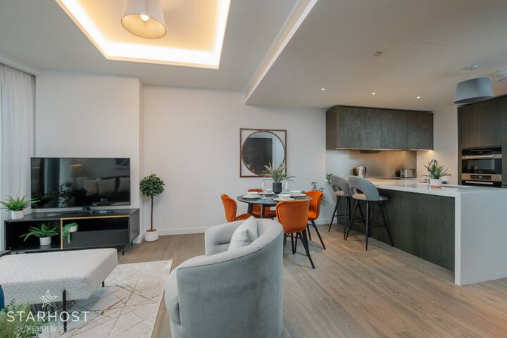Beautiful 2-bed apartment with pool in Nine Elms. gallery image 3
