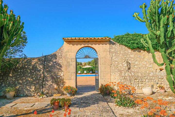 Son Costa, villa típica mallorquina con piscina gallery image 5