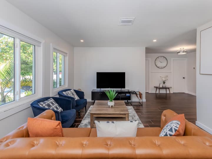 Venice Island Home W Heated Pool - Venice, FL