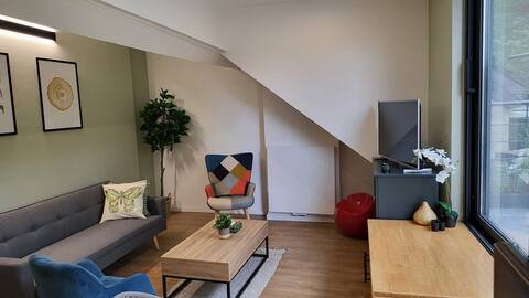 Top performing Airbnb: Charming apartment overlooking private park in Ixelles Elsene