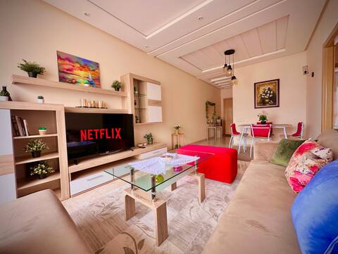 Bright apartment with pool view, 4 min from the beach