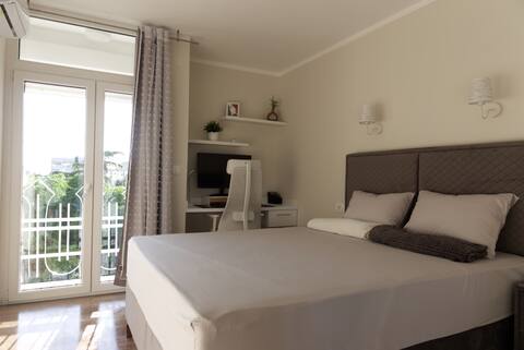 Comfy home with a workspace located near beach