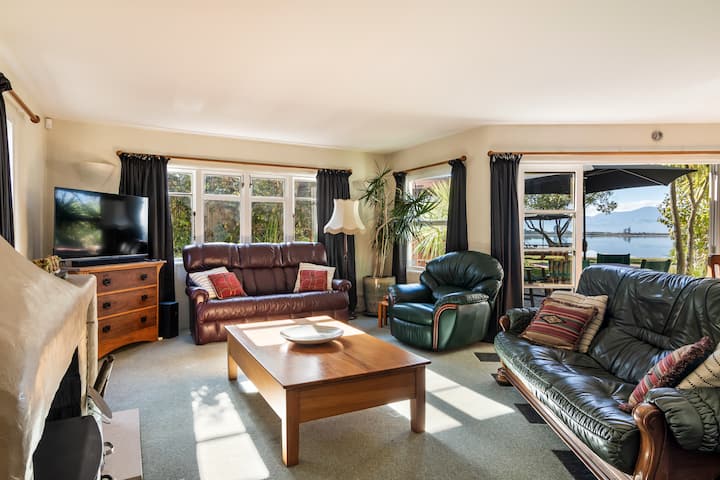 Camelot Island Retreat - Brightwater