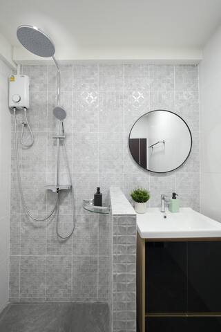 Private 4 BR Home Heart of Bkk w/ Full amenities gallery image 5