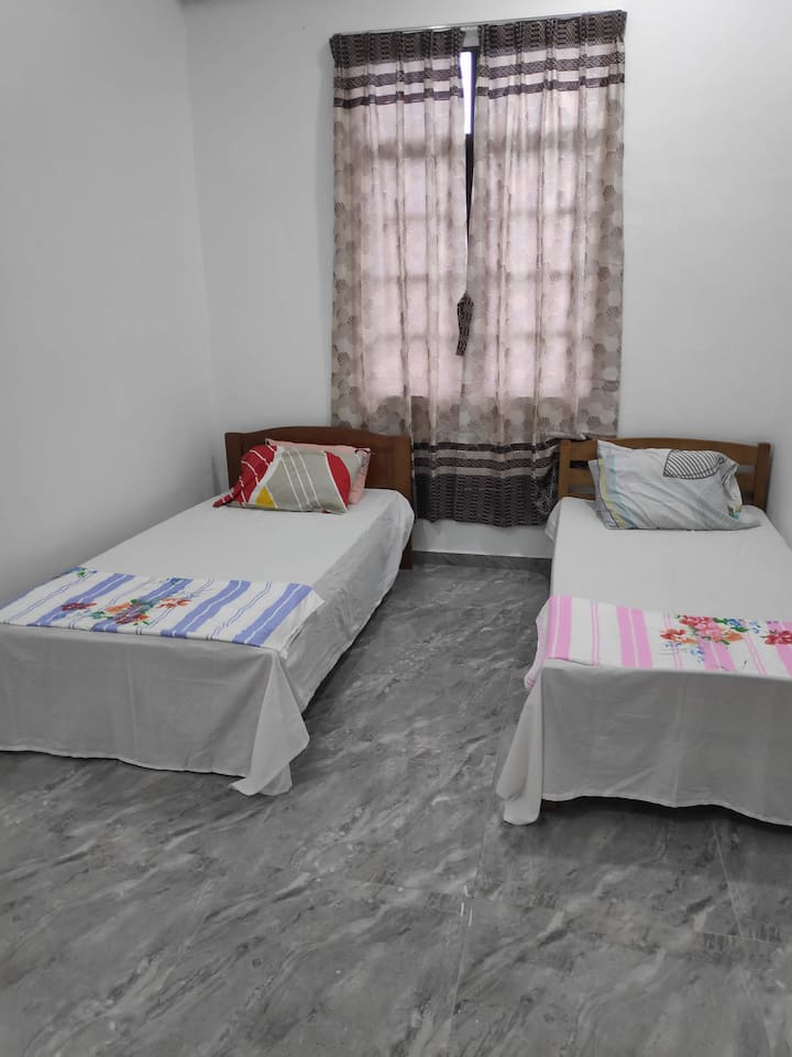 ห้อง 3
เตียงเดี่ยว 2 เตียง