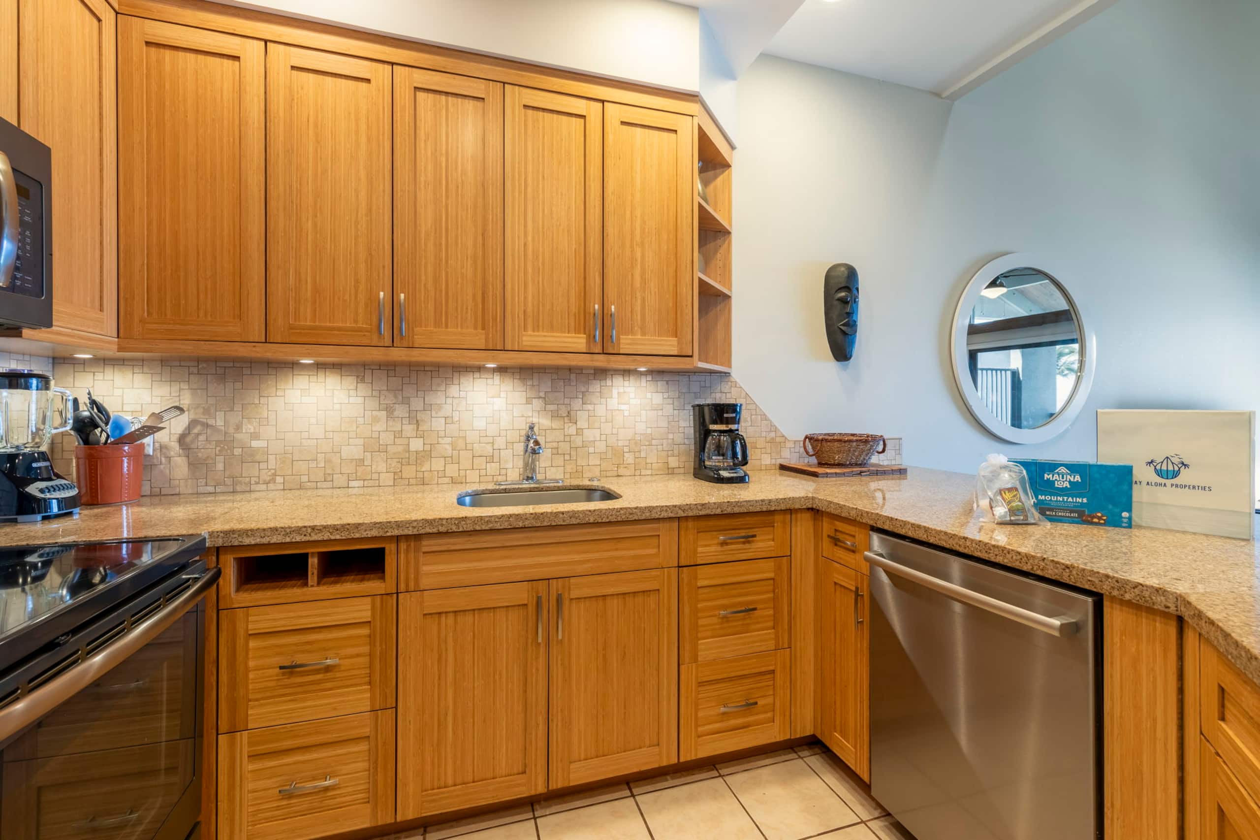 Oceanfront spacious condo, updated, private beach - Image 10