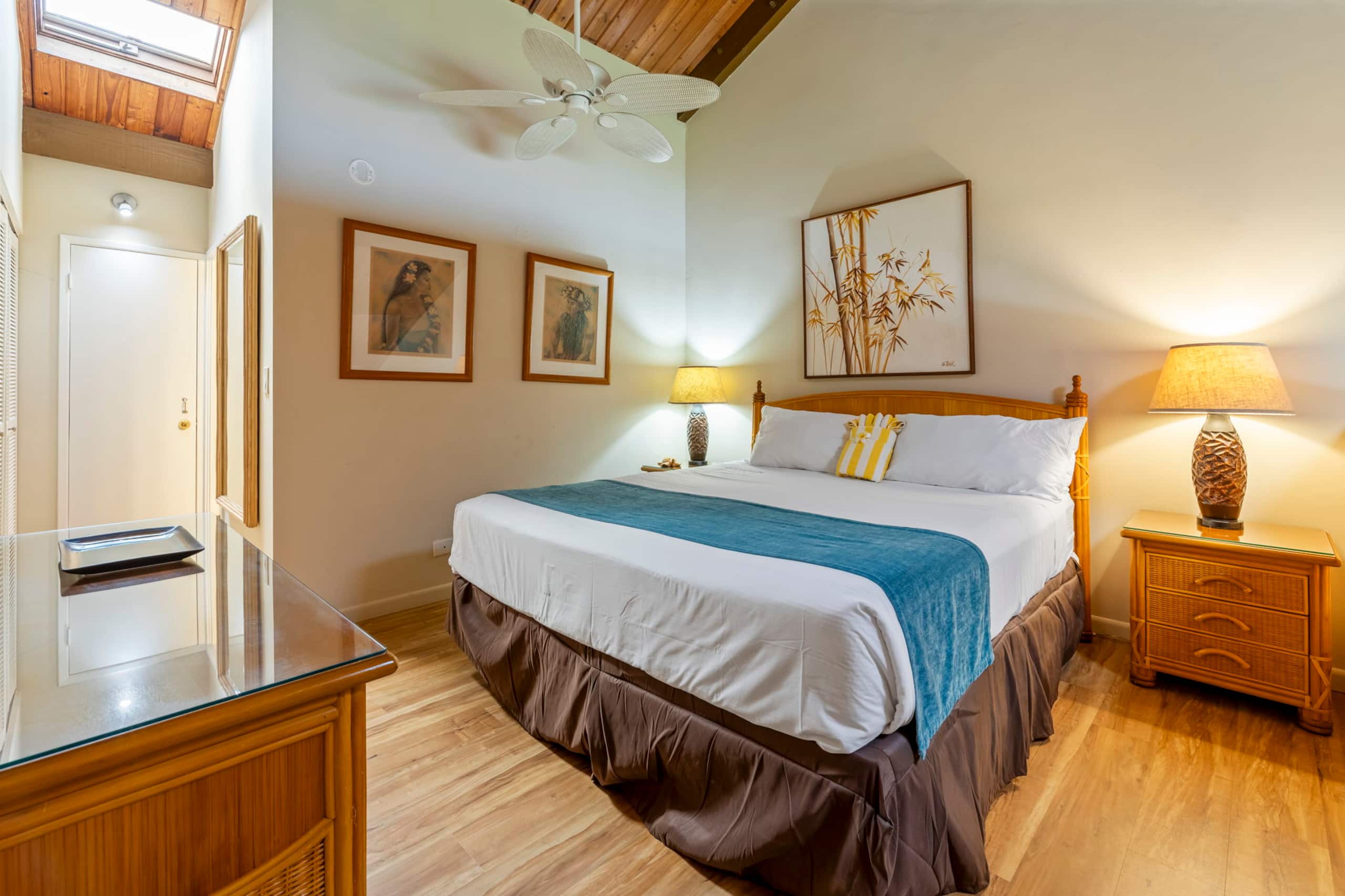 Oceanfront spacious condo, updated, private beach - Image 18