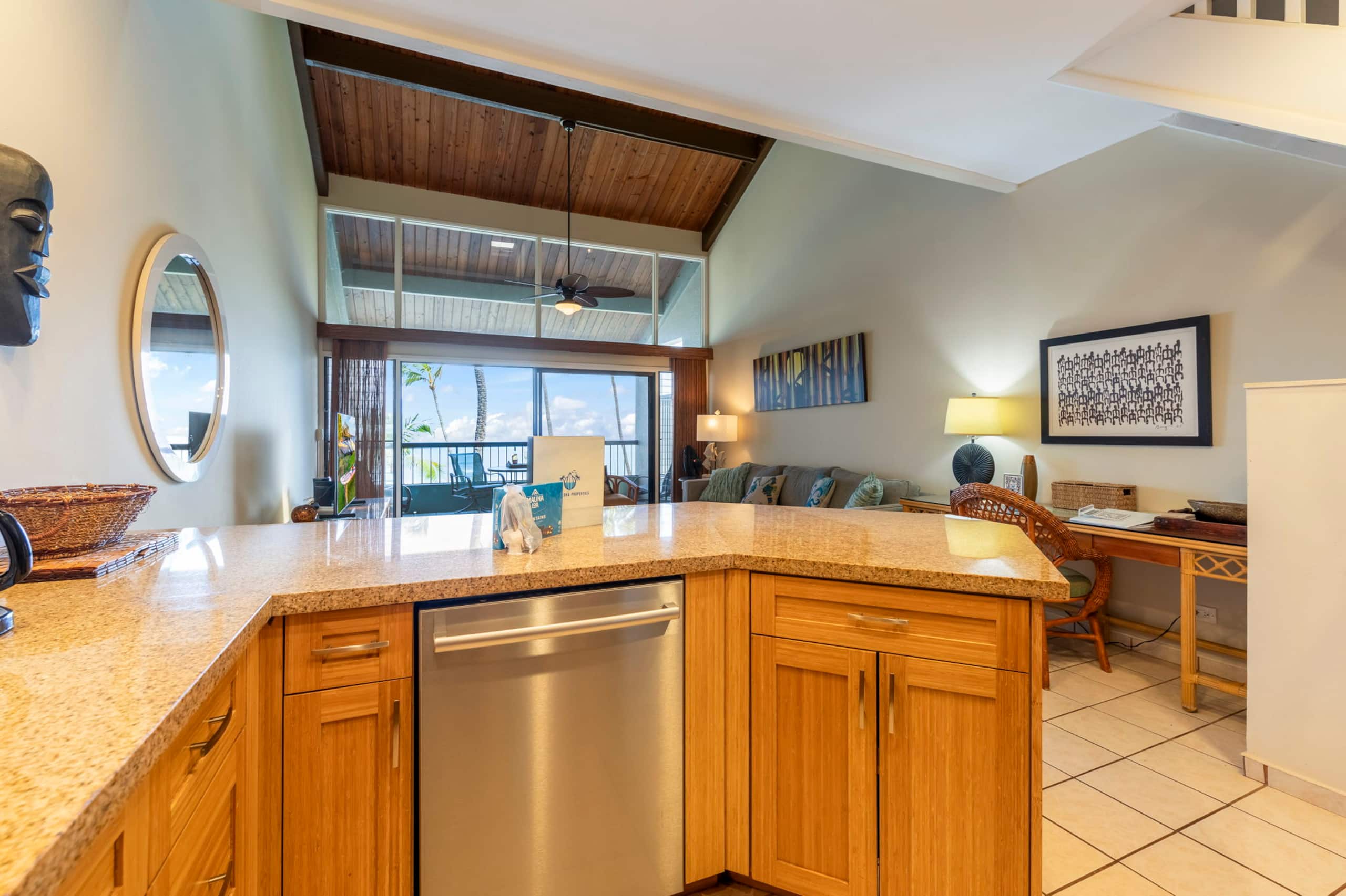 Oceanfront spacious condo, updated, private beach - Image 11