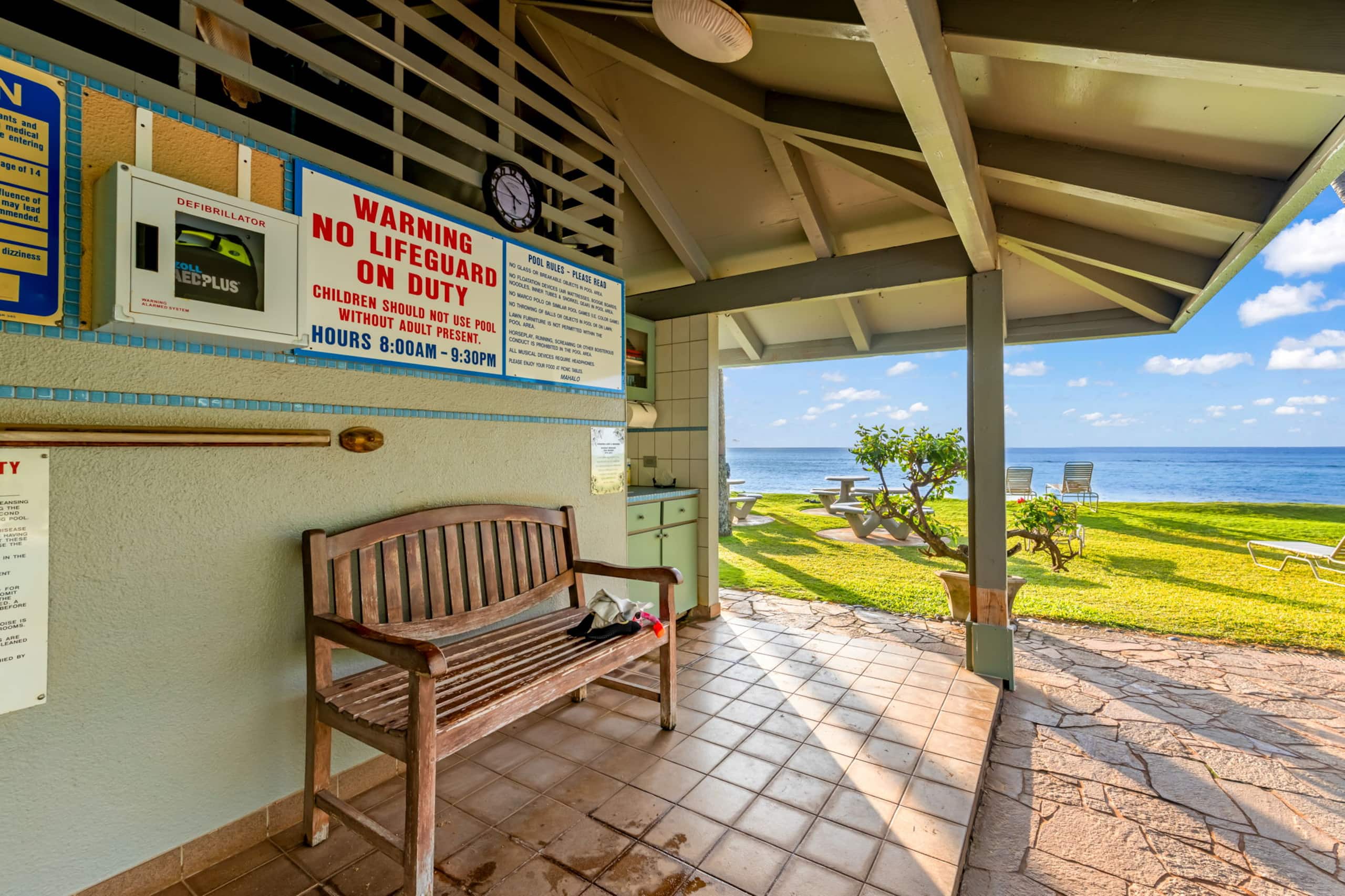 Oceanfront spacious condo, updated, private beach - Image 27