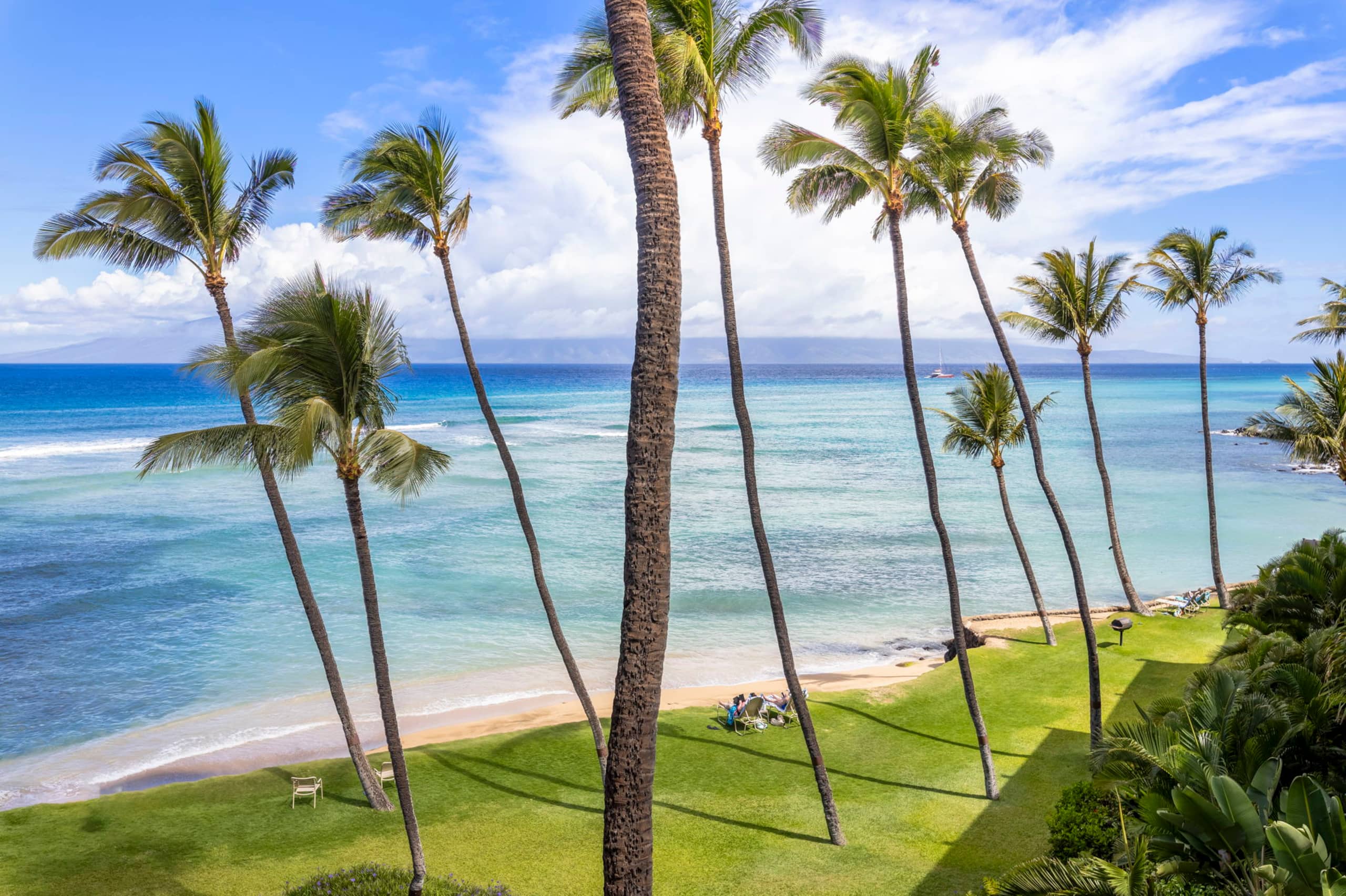 Oceanfront spacious condo, updated, private beach - Image 2