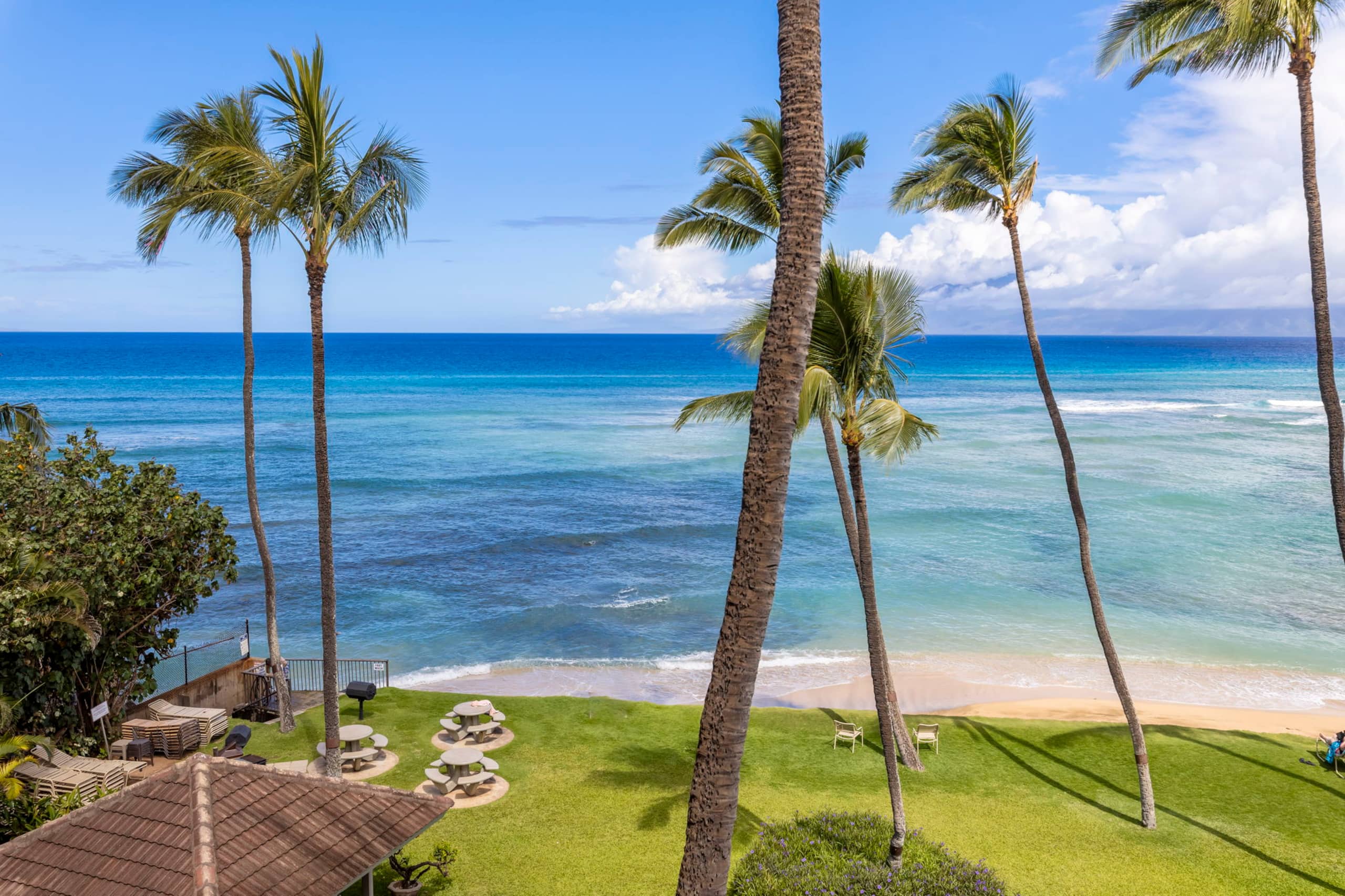 Oceanfront spacious condo, updated, private beach - Image 25
