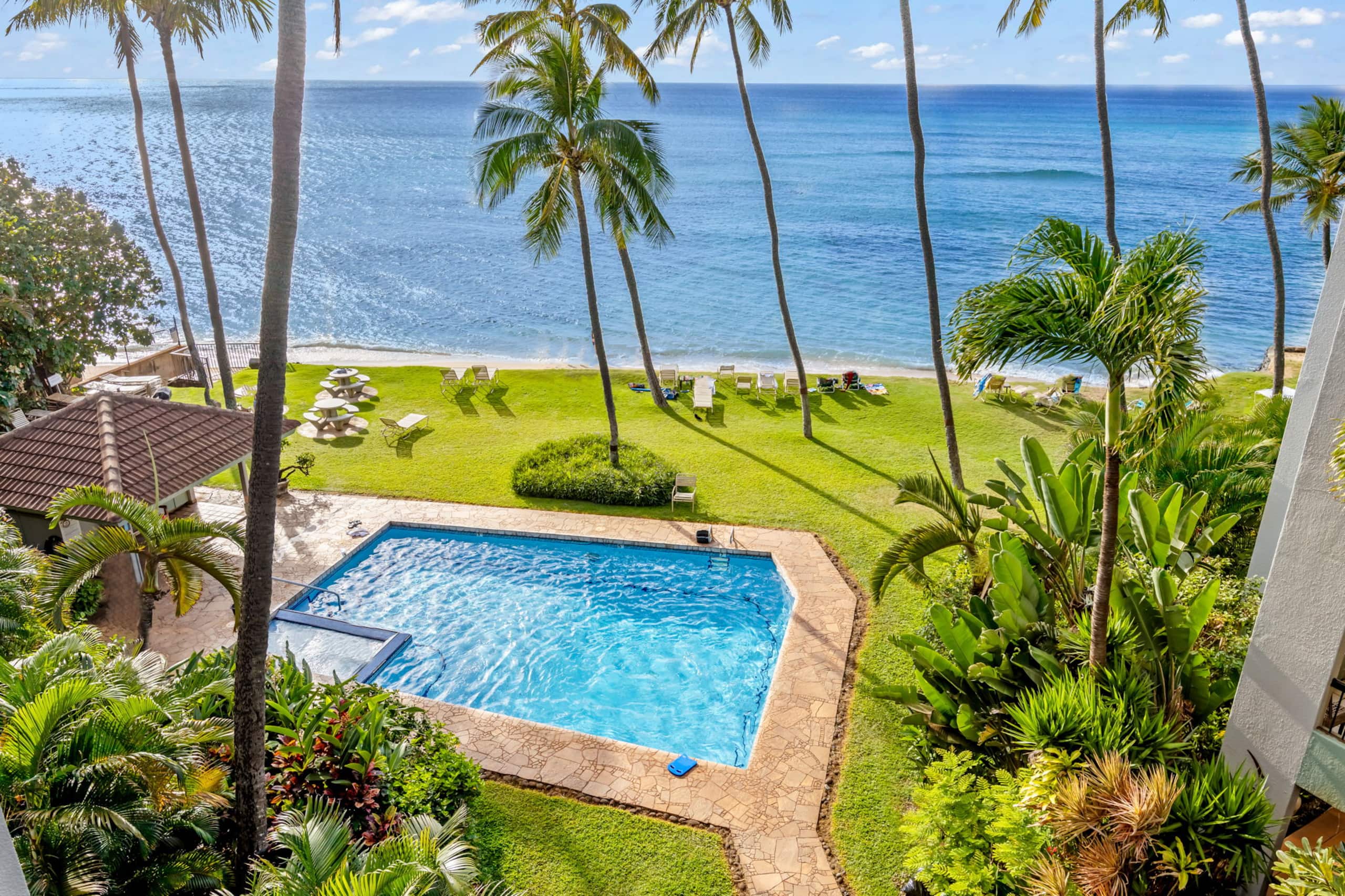 Oceanfront spacious condo, updated, private beach - Image 26