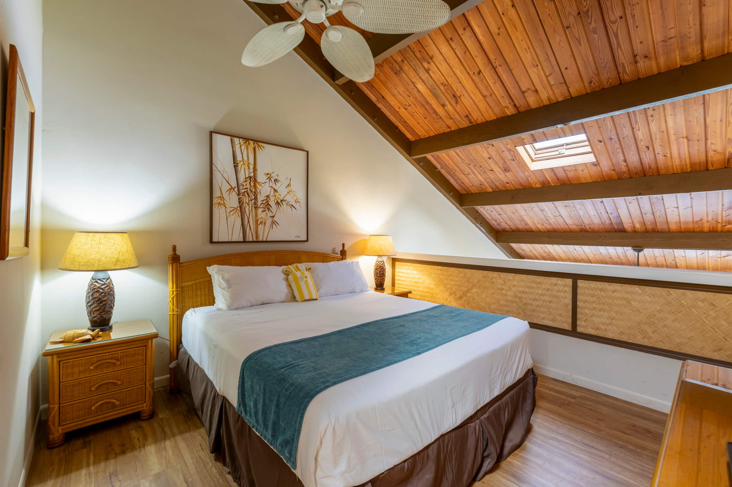 Oceanfront spacious condo, updated, private beach - Image 19
