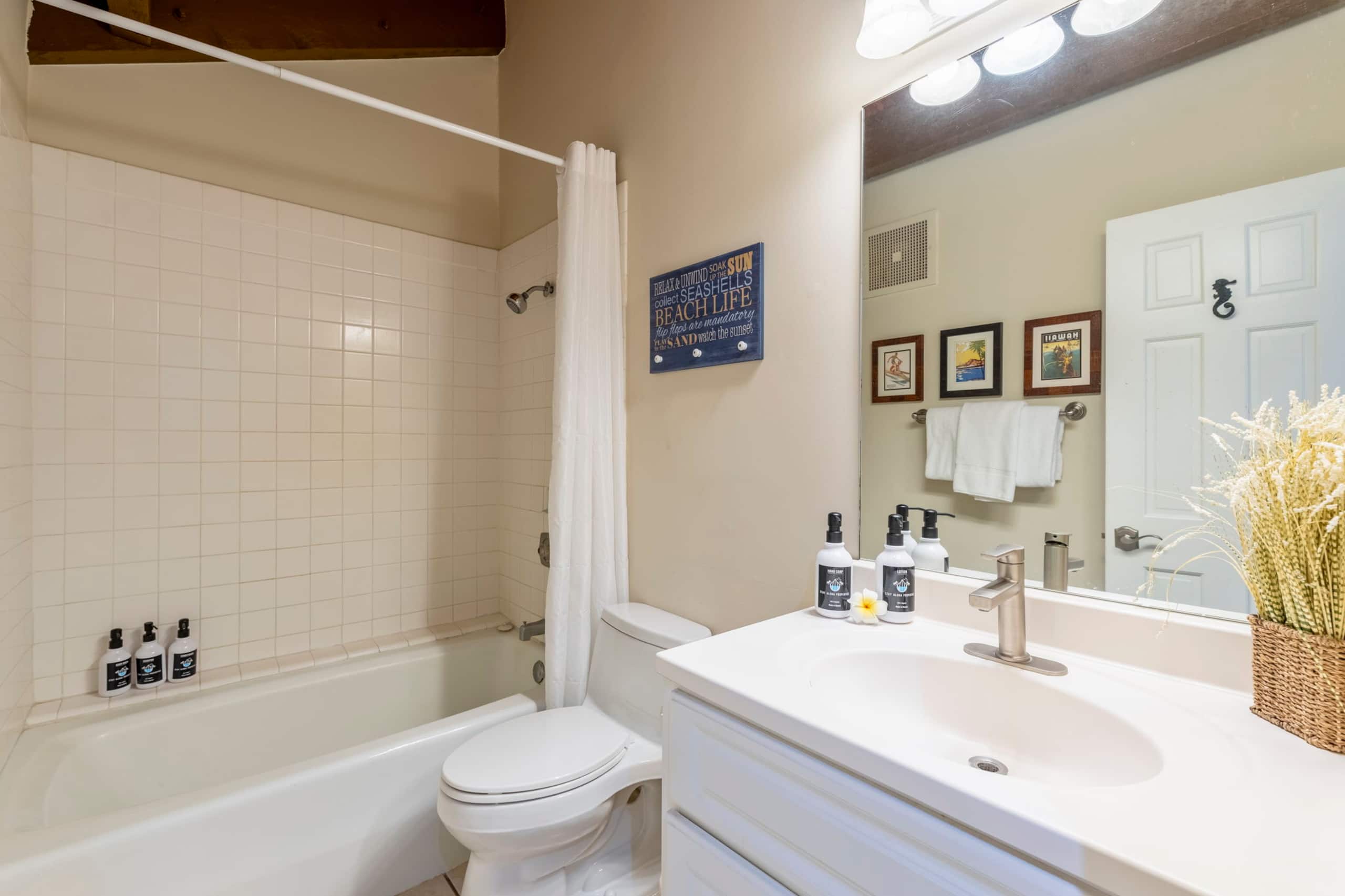 Oceanfront spacious condo, updated, private beach - Image 16