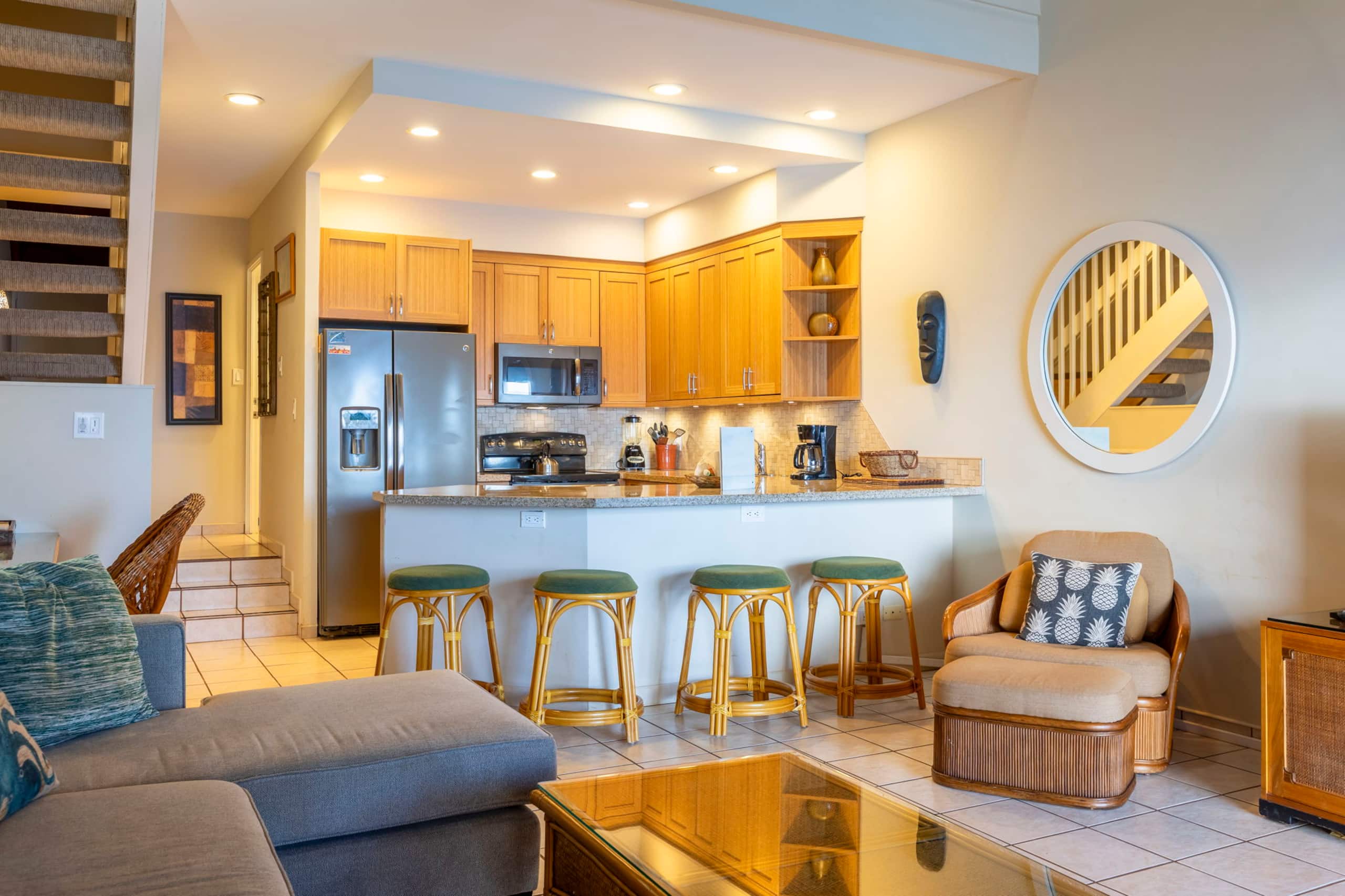 Oceanfront spacious condo, updated, private beach - Image 9