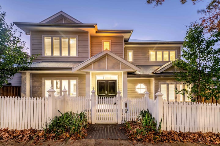 Heavenly Hamptons, Surrey Hills