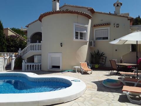 House with private pool and sea view