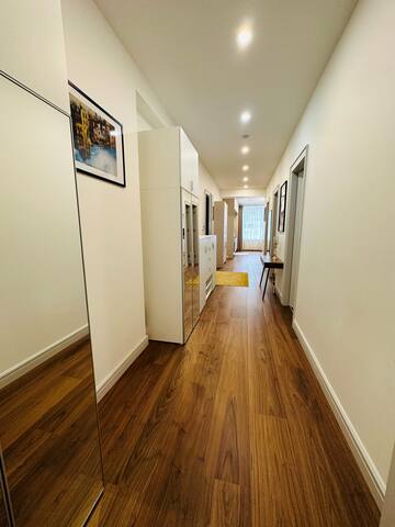 Spacious modern and central flat gallery image 5