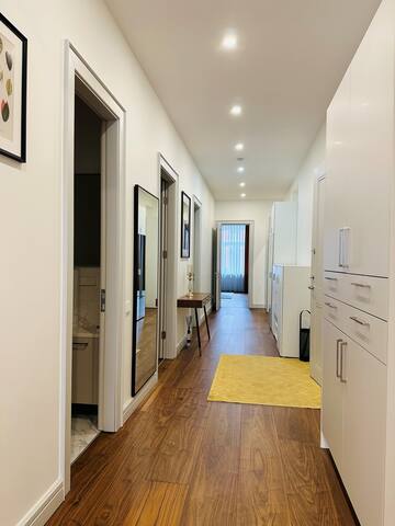 Spacious modern and central flat gallery image 4