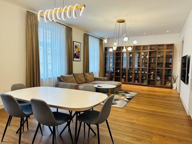 Spacious modern and central flat gallery image 3