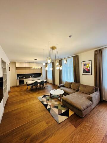 Spacious modern and central flat gallery image 2