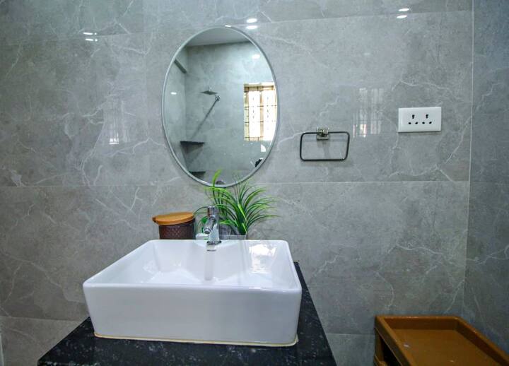 Full bathroom 1 image 1