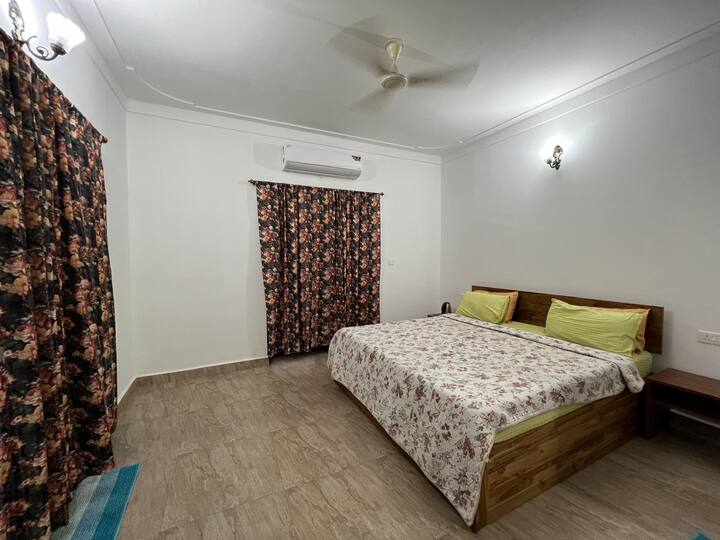 Bedroom 5 image 1