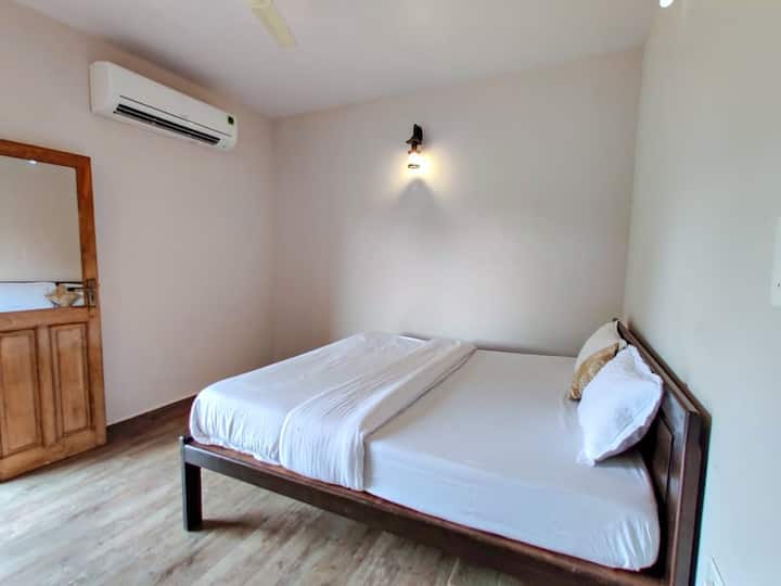 Bedroom 2 image 1