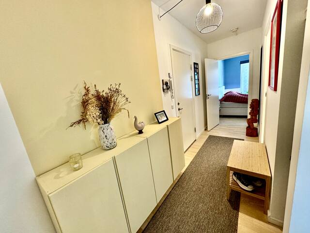 Modern 6-Bed Near City & Harbor gallery image 3