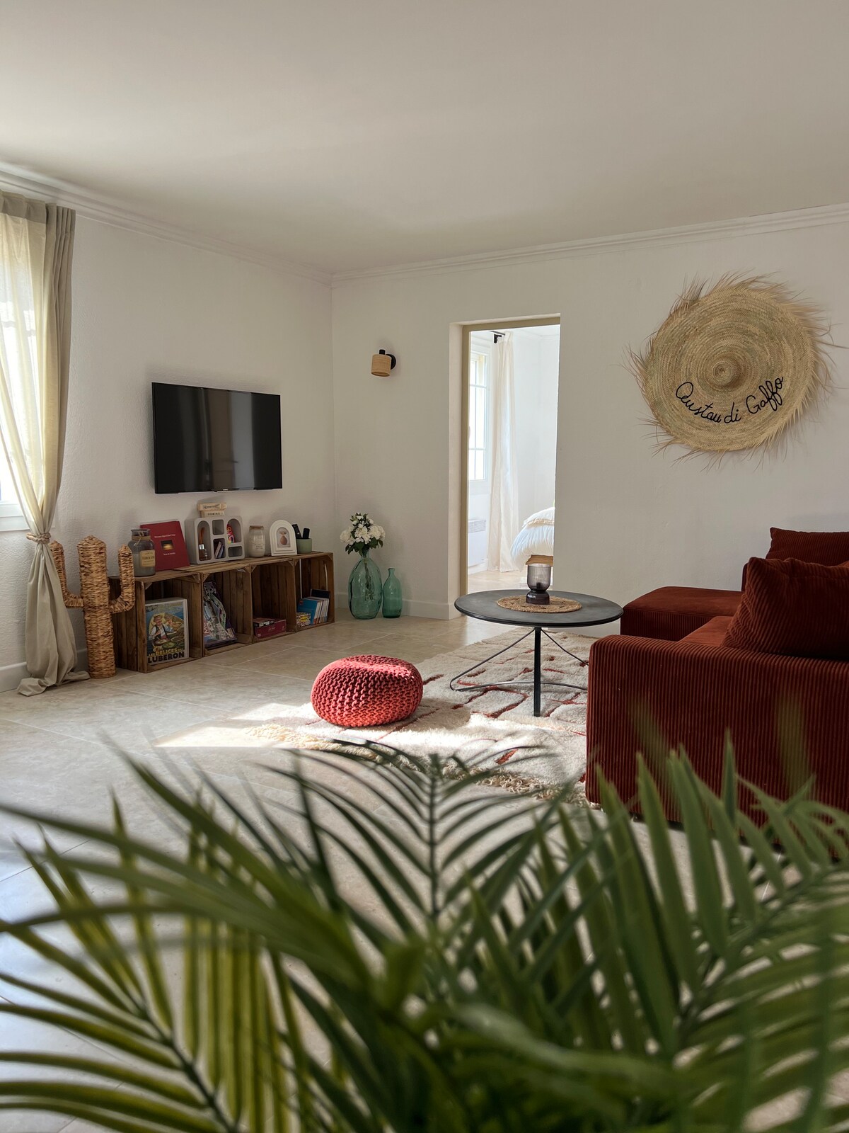 Successful Airbnb property: "Oustau di gaffo" on the banks of the Sorgue, heated pool in L'isle Sur La Sorgue