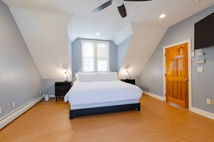 Modern 5BR Boston Getaway Near Fenway+Free Parking gallery image 5