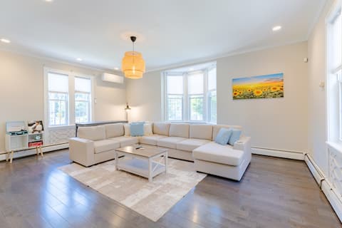 Top performing Airbnb: Boston 5BR Home w/Free Parking & Yard-Sleep 12 in Roxbury