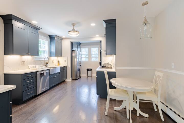 Modern 5BR Boston Getaway Near Fenway+Free Parking gallery image 4