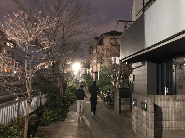 新宿＆渋谷&大久保近く!駅から5分。東京中心の私人别墅! 美しい桜と川(0ｍ)の眺め!専門会社の清掃 gallery image 5