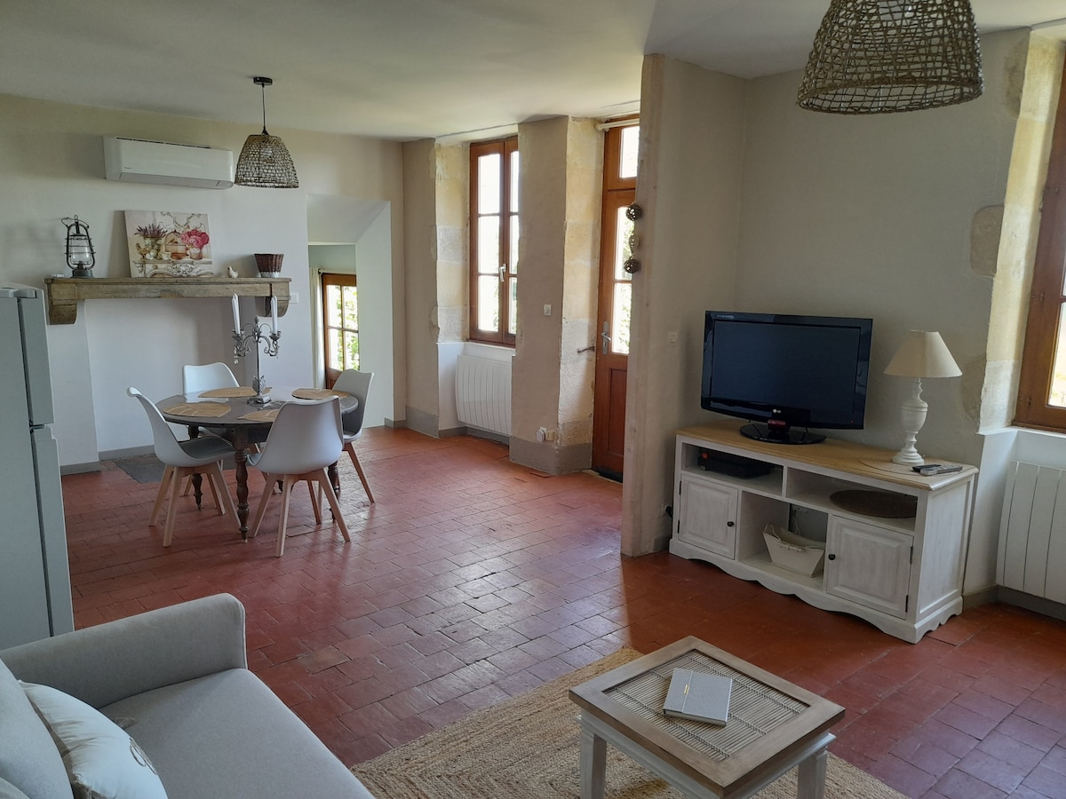 Successful Airbnb property: Charming gîte "La Fontaine" rated 3* in Nièvre