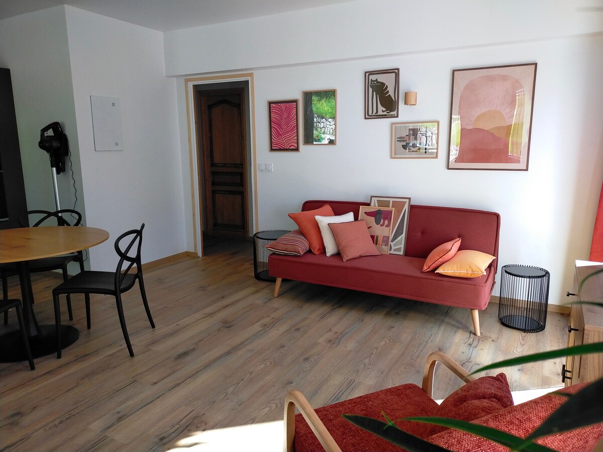 Successful Airbnb property: Church square apartment. in Morzine