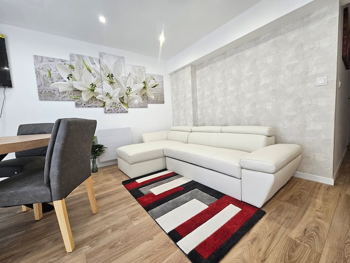 Salons Chènevières, Au Coeur De Conflans - Pontoise