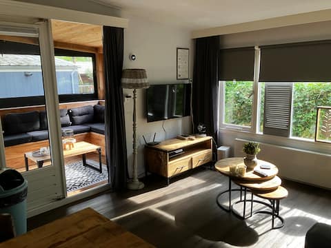 Successful Airbnb property: Luxury chalet Peace and relaxation in the middle of the forest in Miggelenberg