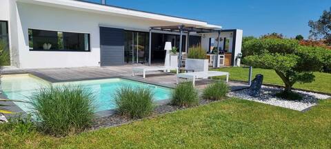 MINA villa with private pool near sea
