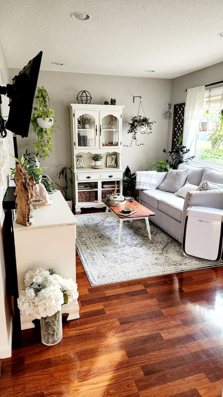 Stylish & Spacious 3br Retreat Near Presque Isle - Erie, PA