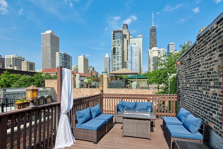 Private Downtown Retreat with Rooftop Oasis