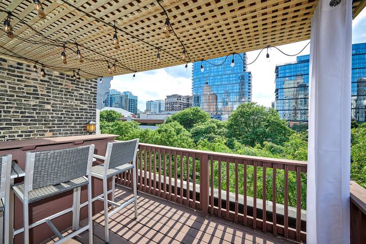 Private Downtown Retreat with Rooftop Oasis gallery image 4